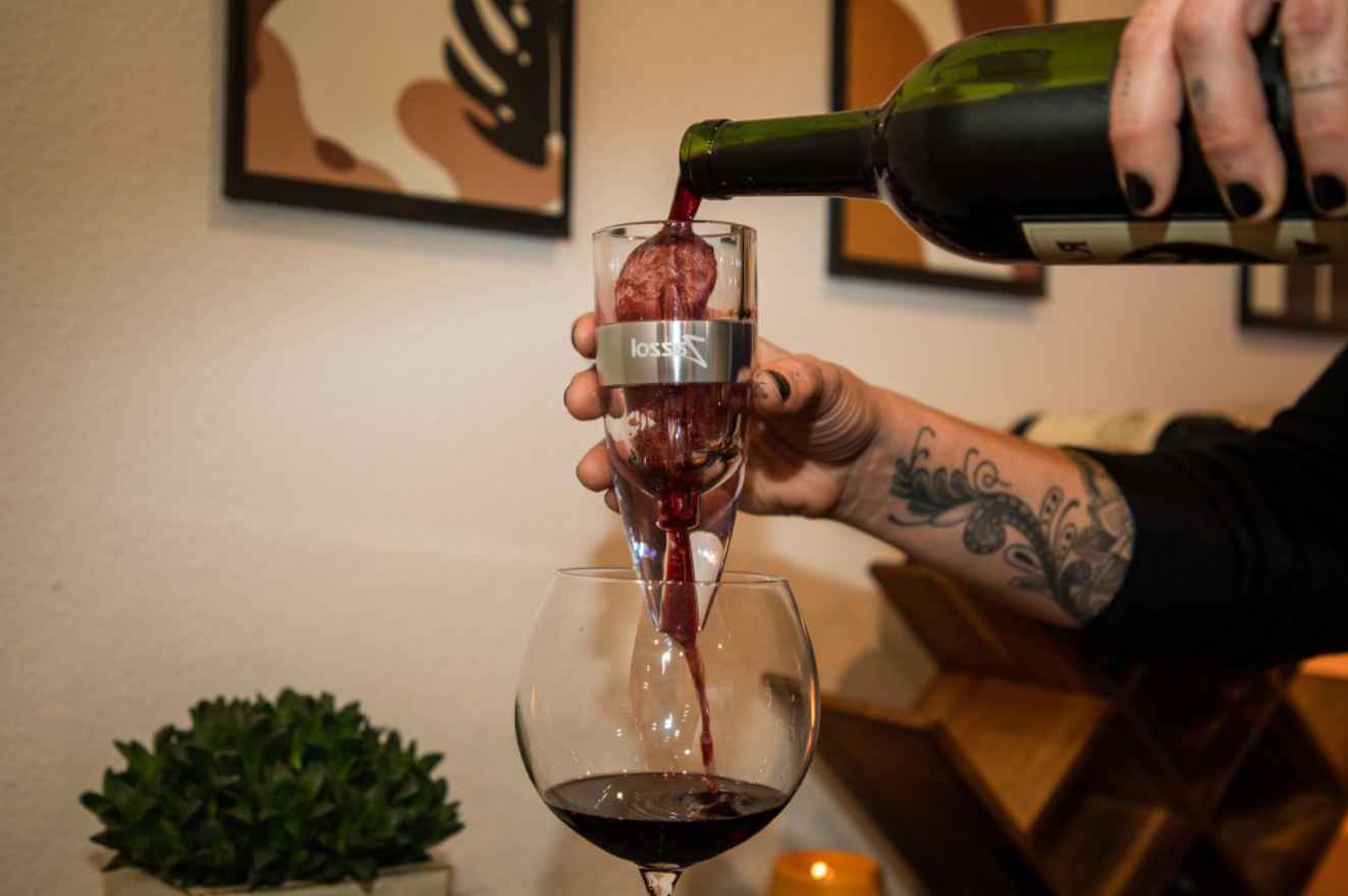 Pros and Cons of Using a Wine Aerator