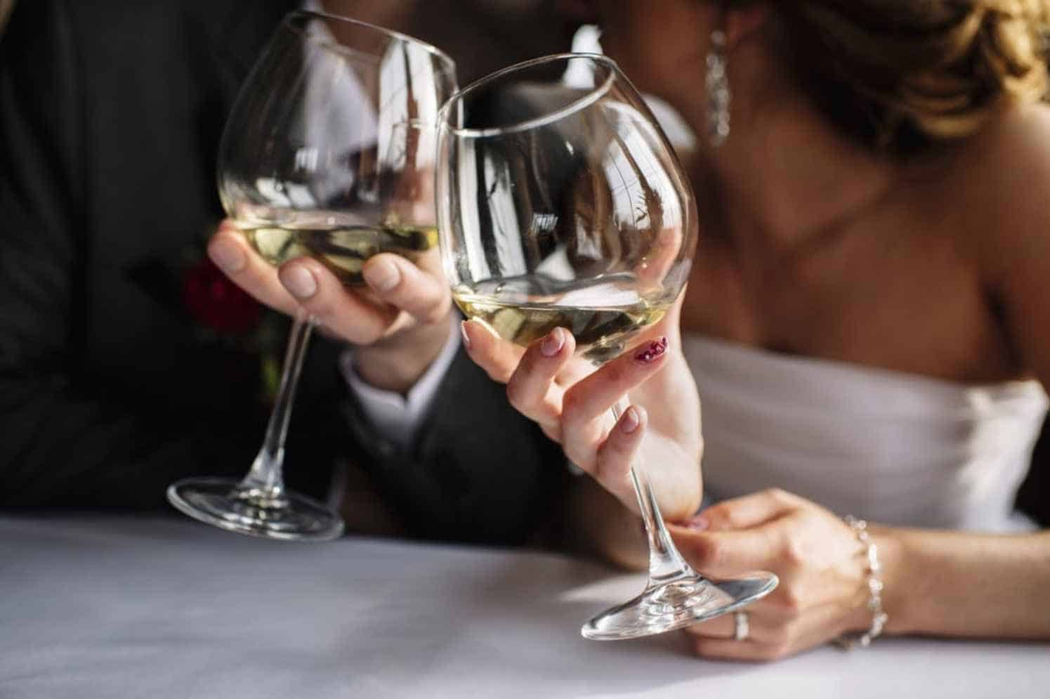 What are the Tips to Buy the Right Amount of Wedding Wine
