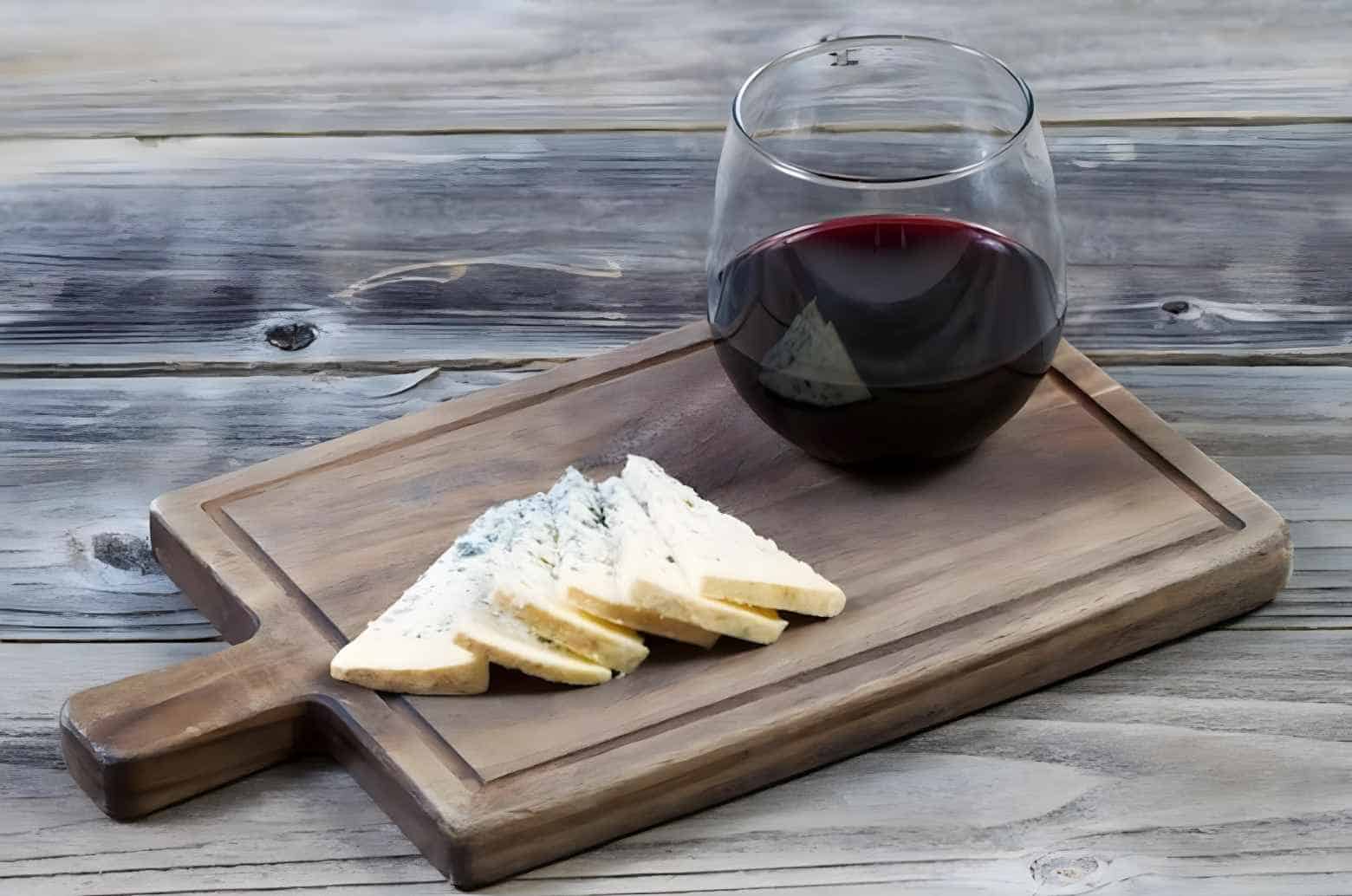 Best Wines to Pair with Blue Cheese