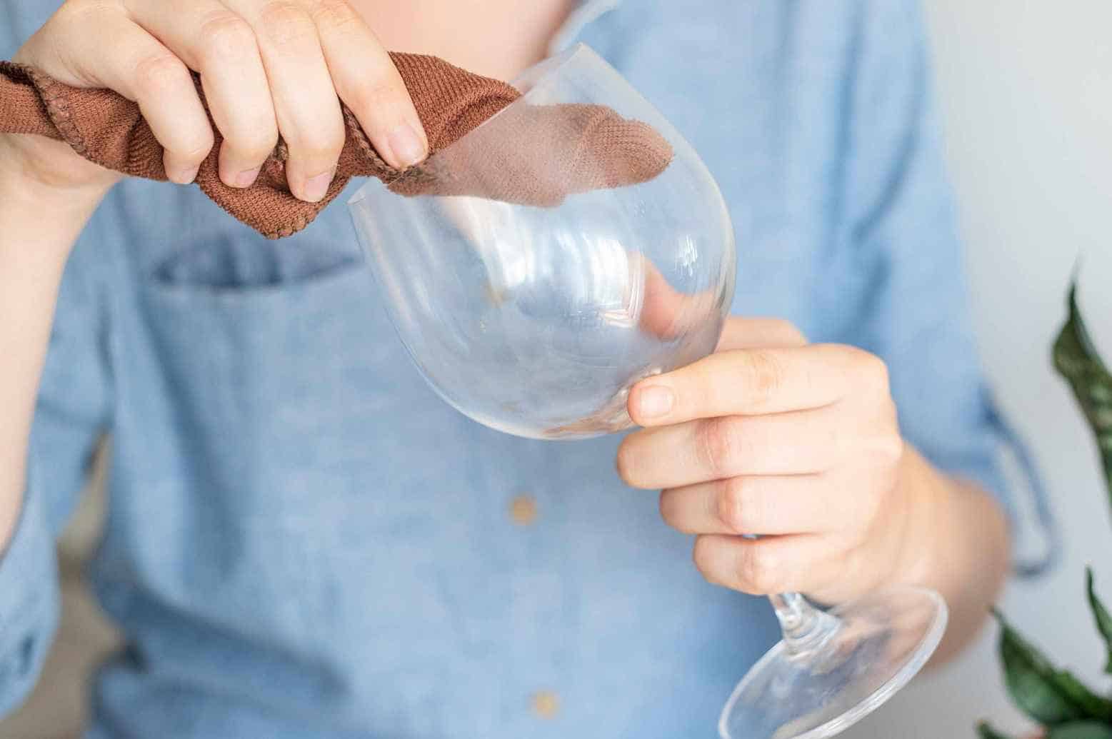 How to Clean your Wine Glasses by Hand