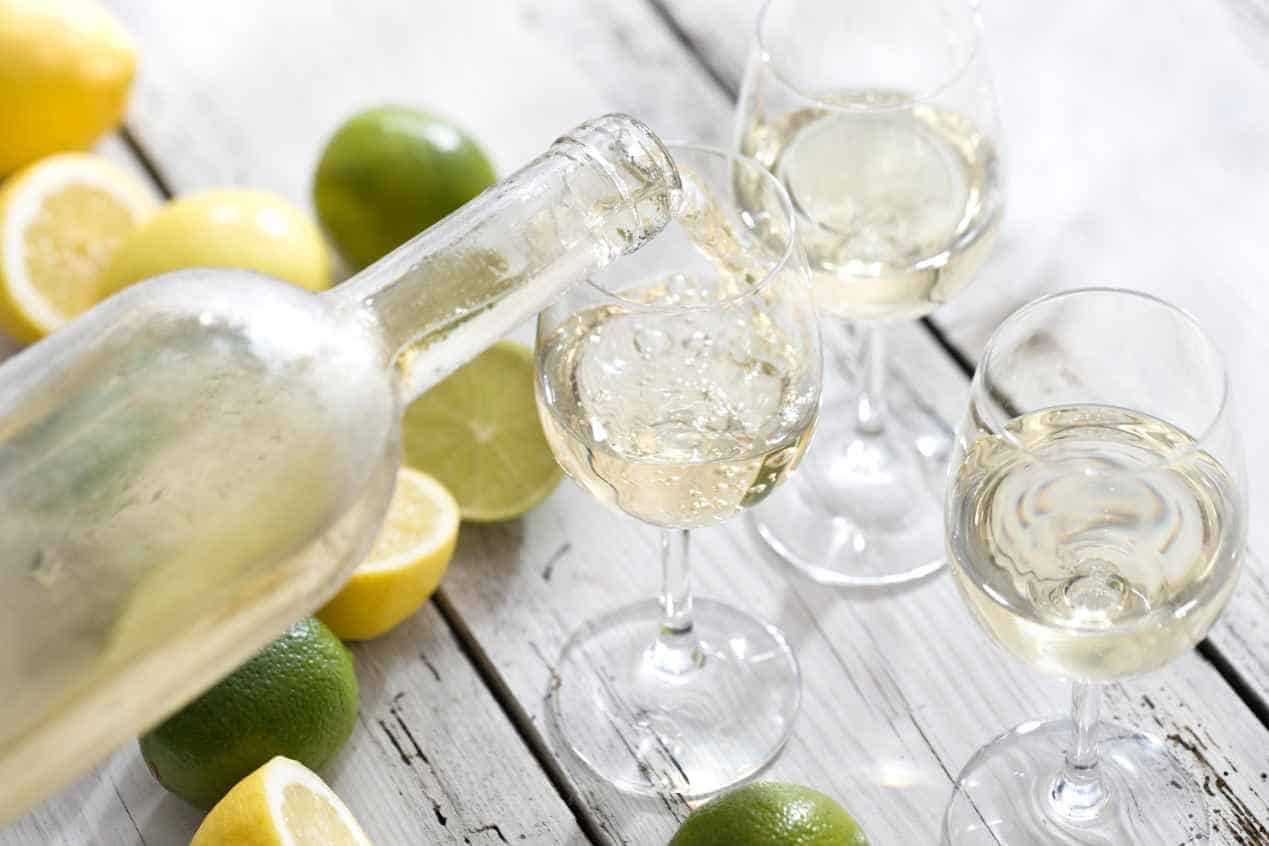 What Makes White Wine Healthy Micronutrients and Compounds 